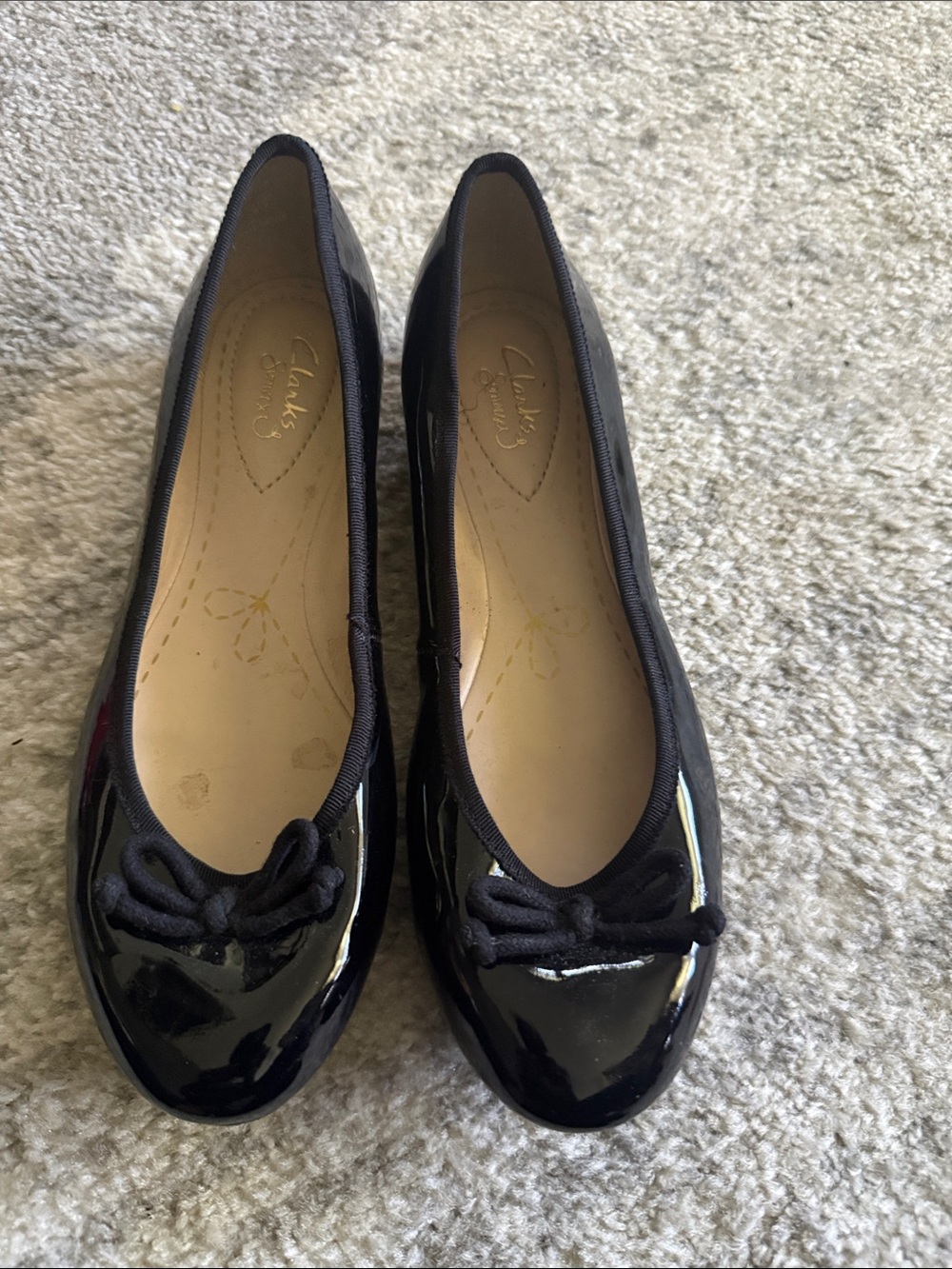 Clarks Black Patent Ballet Flats with Knotted Bow